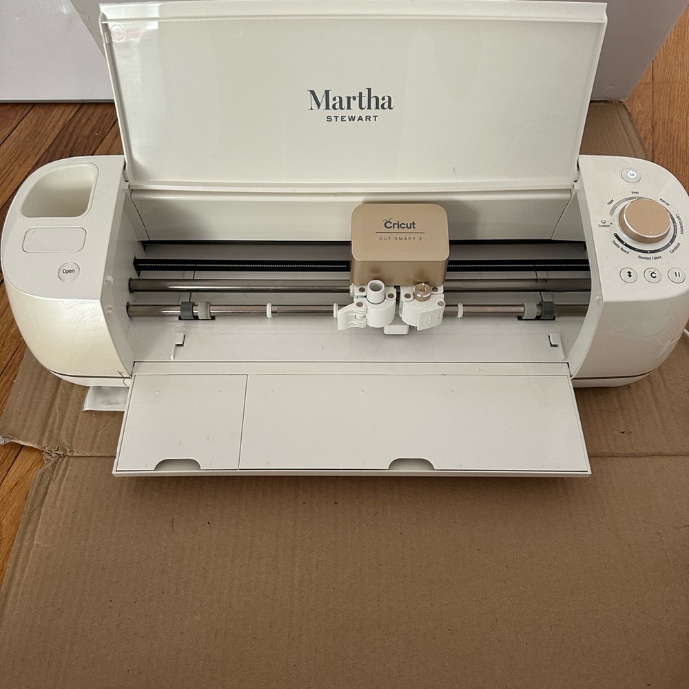 Martha Stewart Cricut Cutting Machine in White